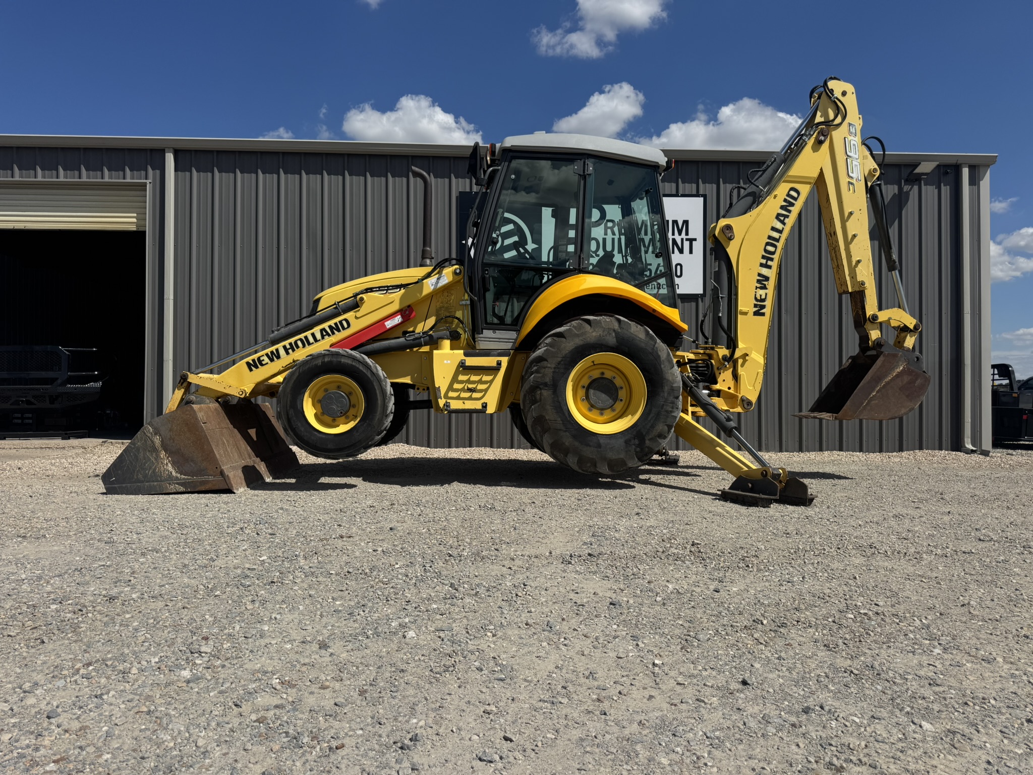 2013 New Holland B95C Backhoe Farm/Ranch & Equipment