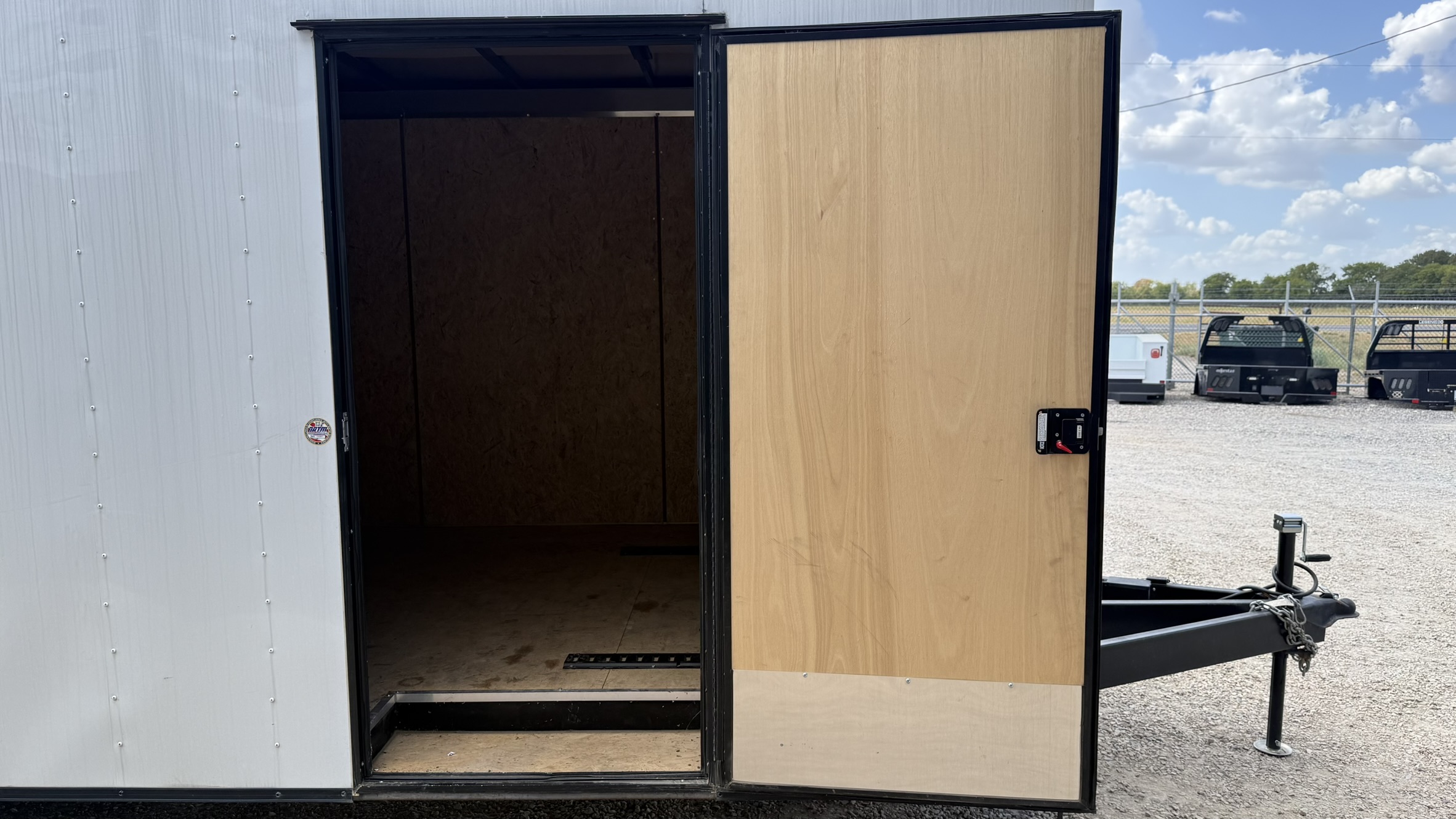 2025 Look Trailers 8.5' x 20' Enclosed Cargo Trailer – ST DLX Trailer