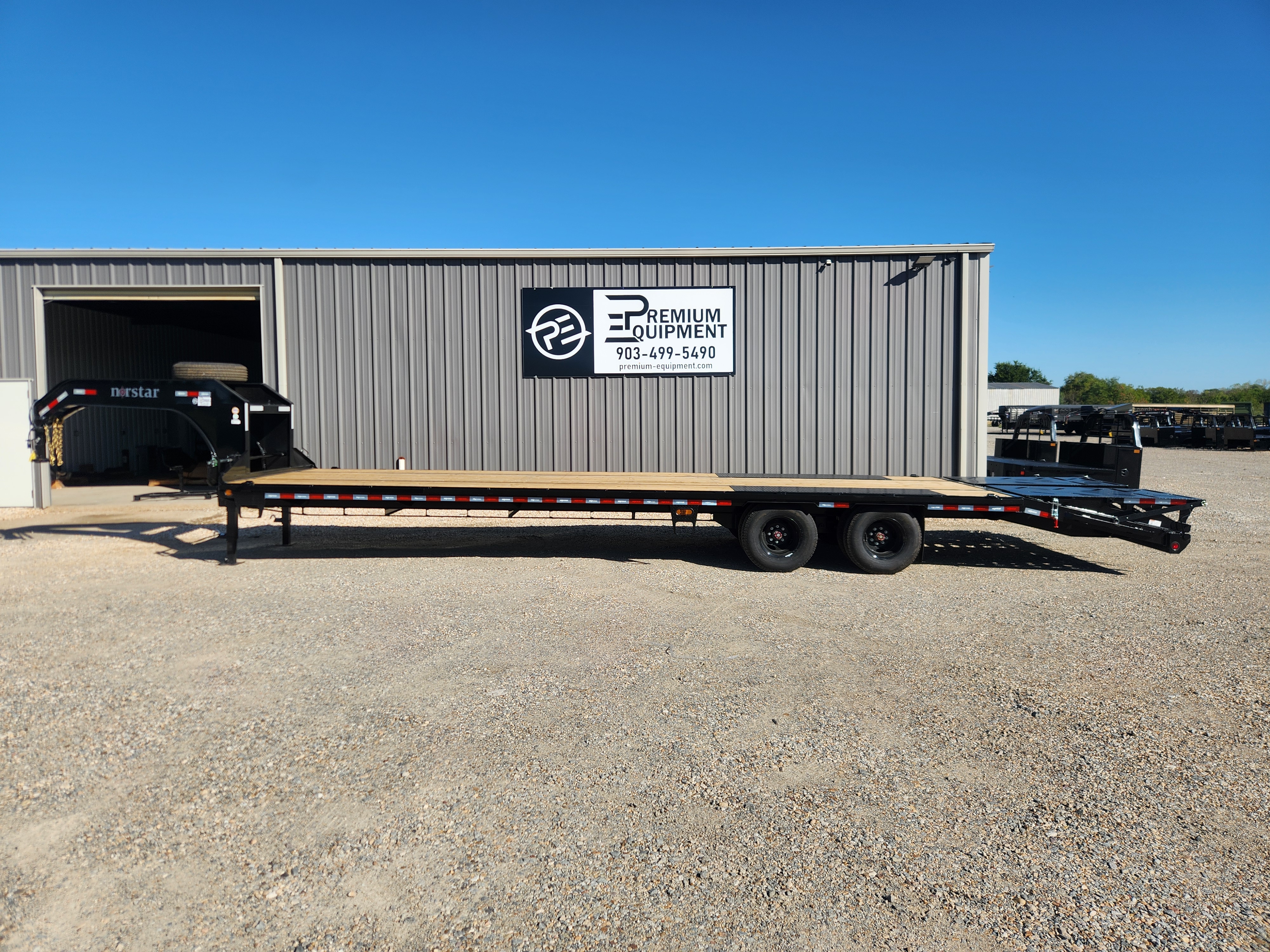 2027 Norstar 102”x32’ Gooseneck Flatbed Lo-Pro w/ Rampage Ramps Trailer