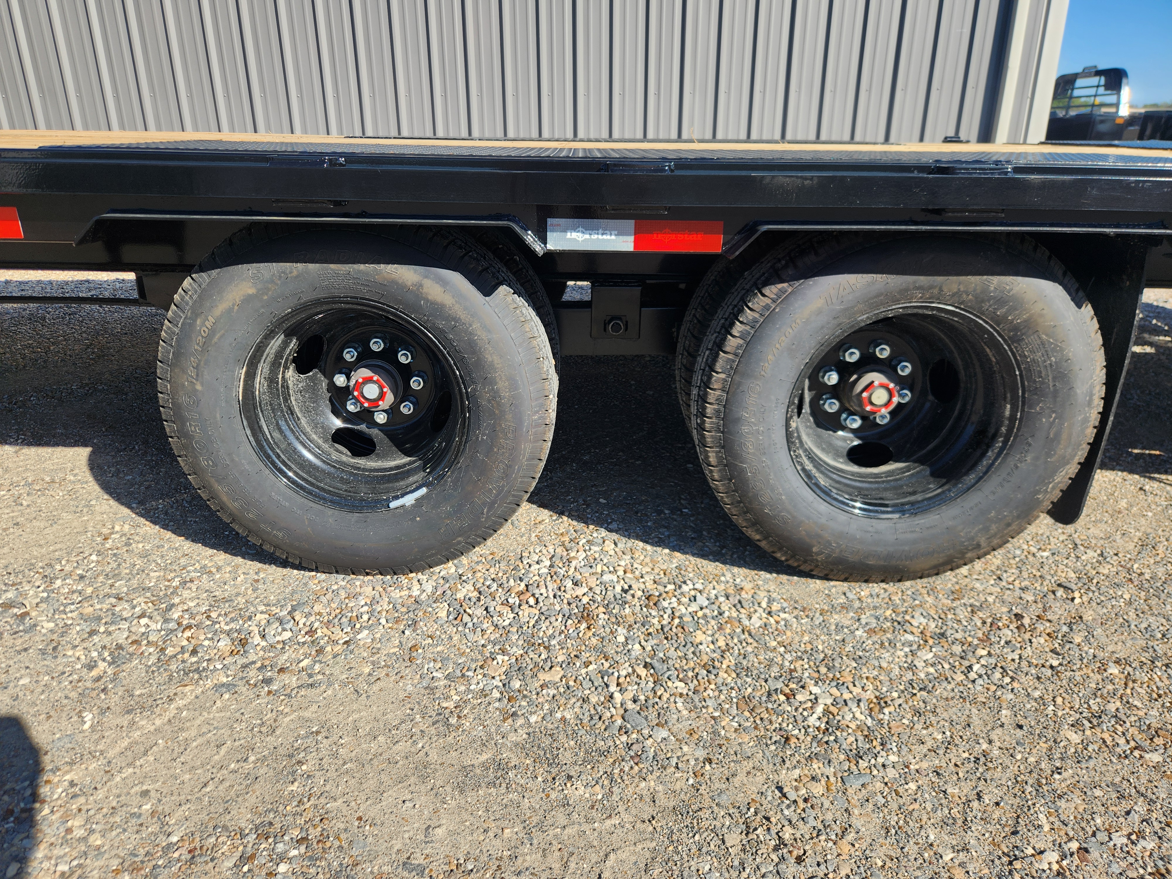 2027 Norstar 102”x32’ Gooseneck Flatbed Lo-Pro w/ Rampage Ramps Trailer