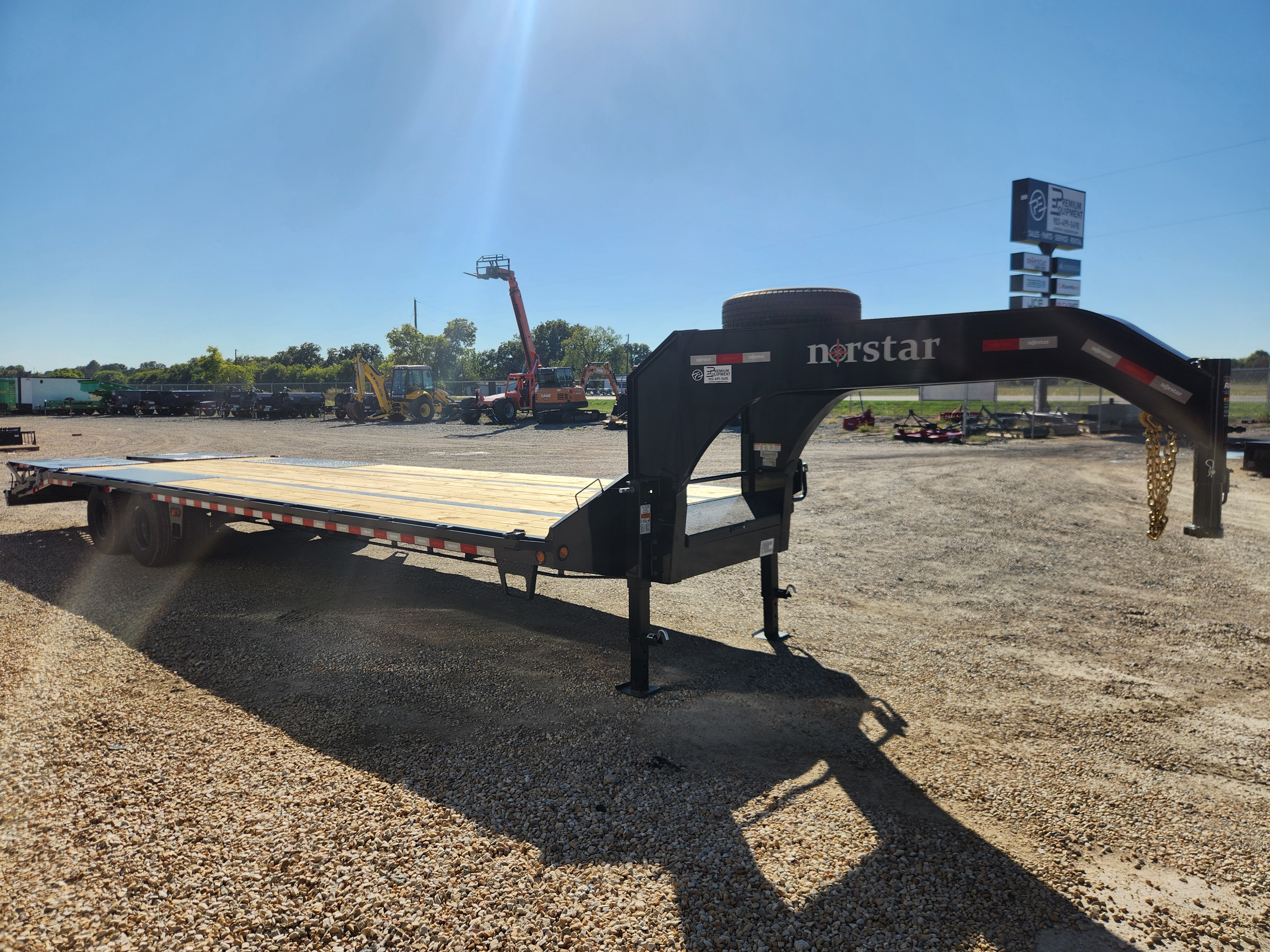 2027 Norstar 102”x32’ Gooseneck Flatbed Lo-Pro w/ Rampage Ramps Trailer