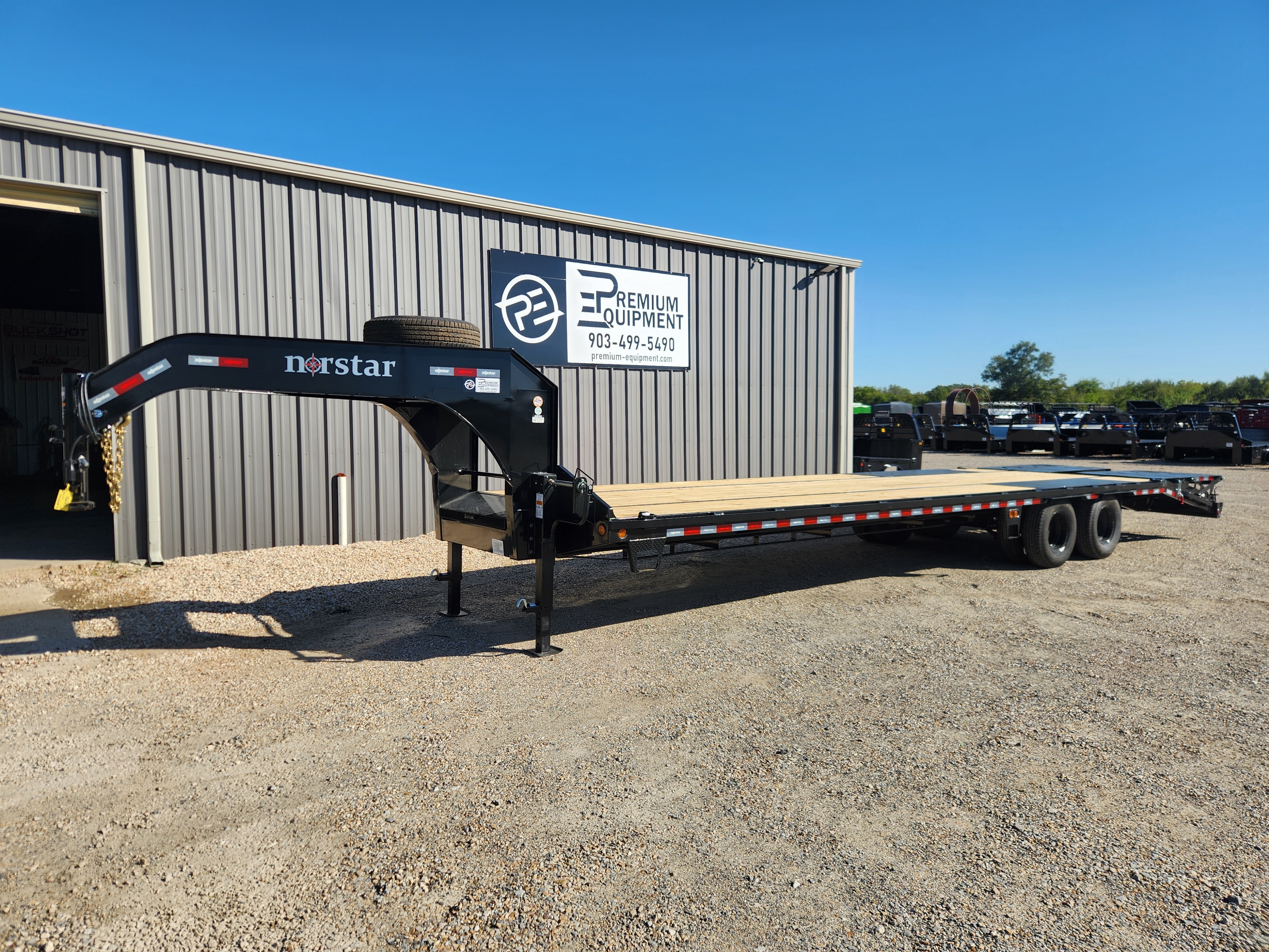 2027 Norstar 102”x32’ Gooseneck Flatbed Lo-Pro w/ Rampage Ramps Trailer