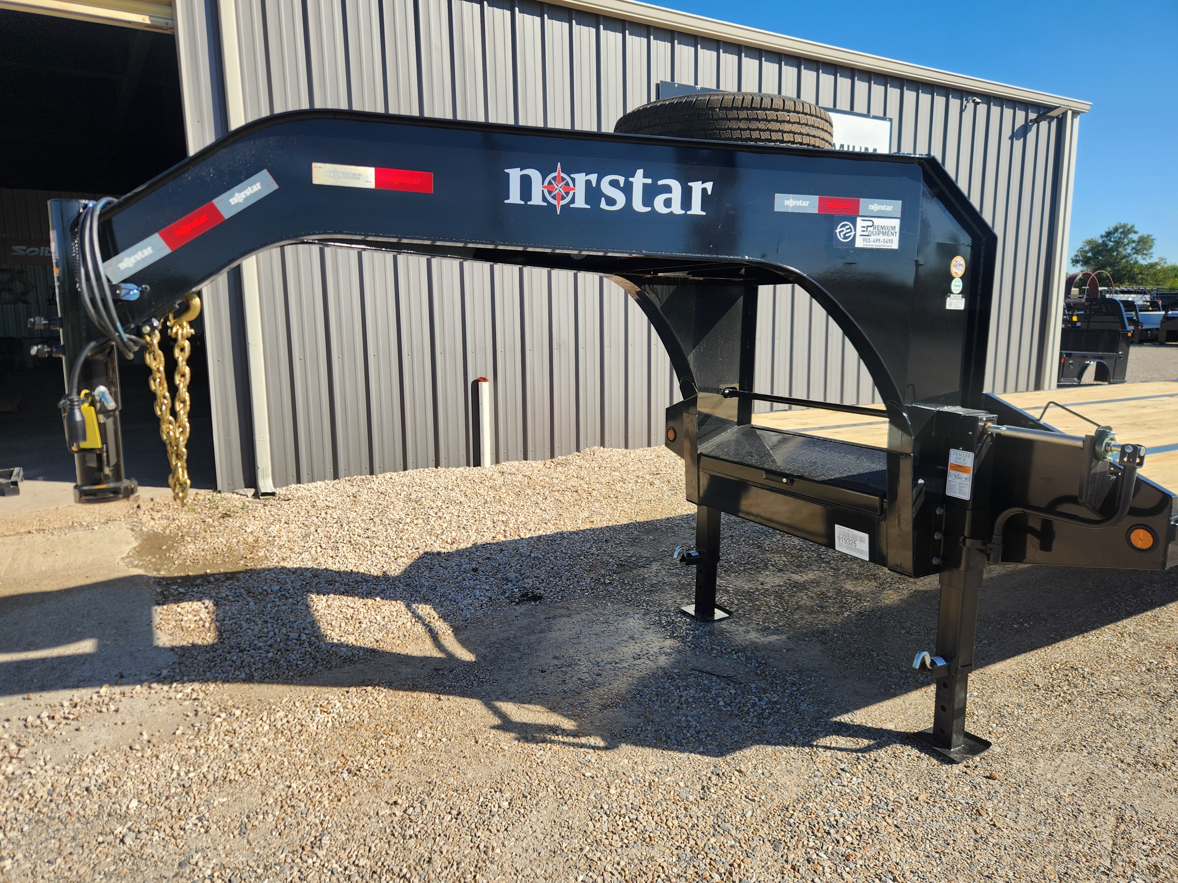 2027 Norstar 102”x32’ Gooseneck Flatbed Lo-Pro w/ Rampage Ramps Trailer