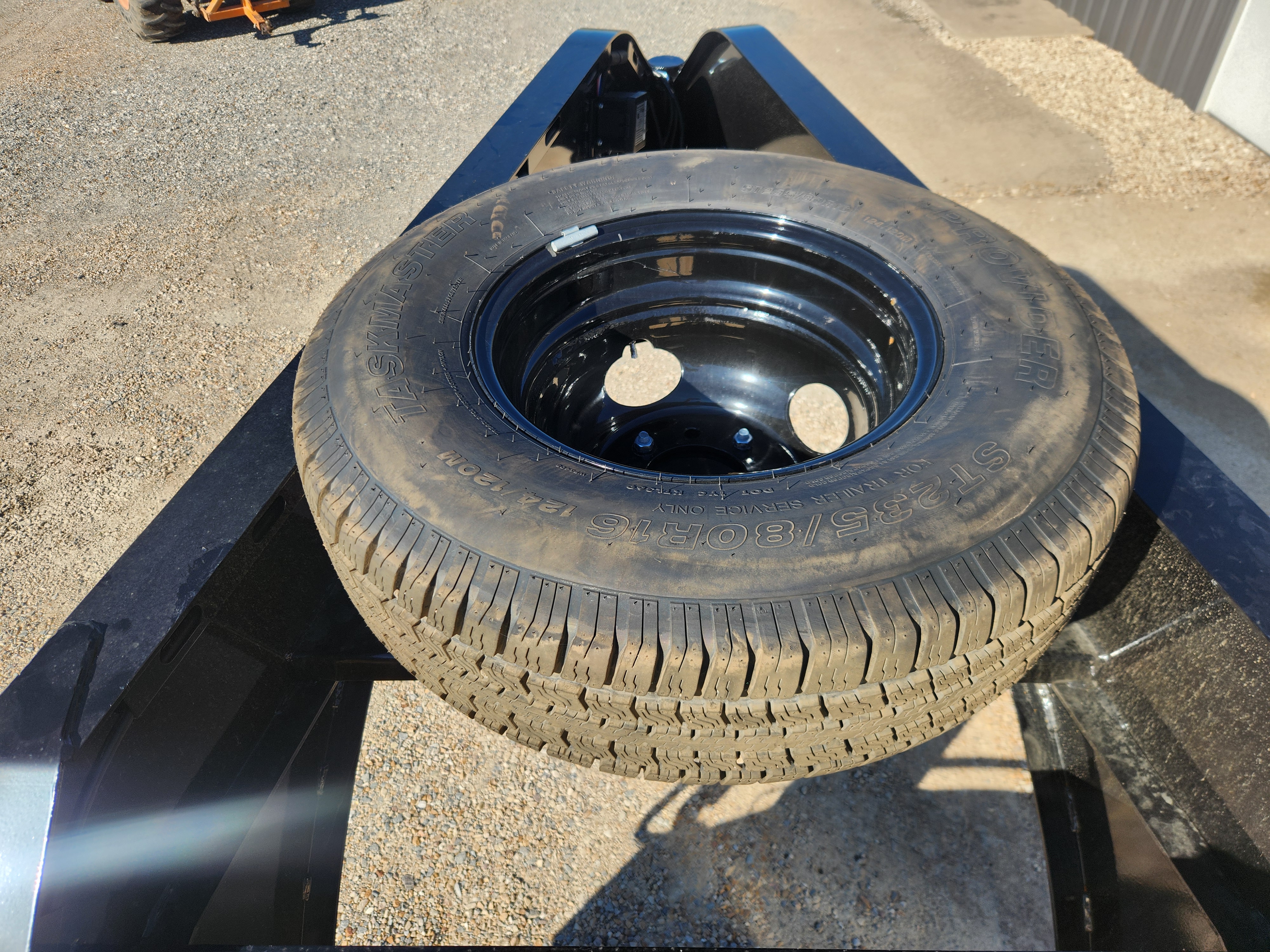 2027 Norstar 102”x32’ Gooseneck Flatbed Lo-Pro w/ Rampage Ramps Trailer