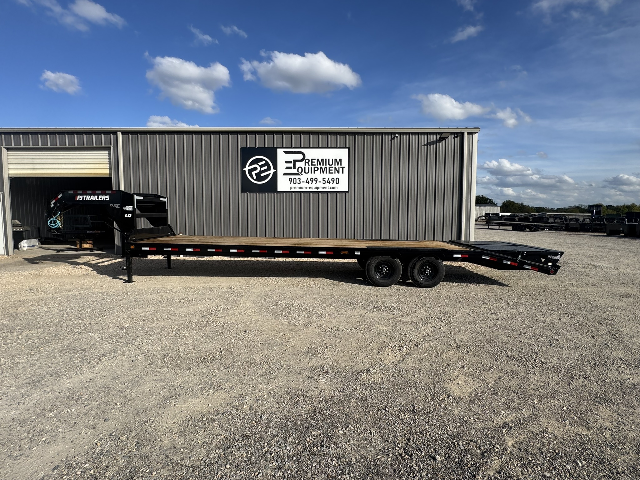 2027 PJ Trailers 102” x 30’ Gooseneck Flat Trailer Trailer
